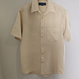 Andrew‎ Fezza Short Sleeve Men's Buttery Yellow Button Down Shirt. Size Large.